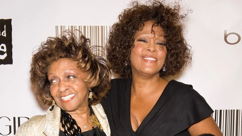 Whitney et Cissy Houston souriant