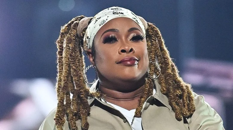 Da Brat on stage avec un sourire