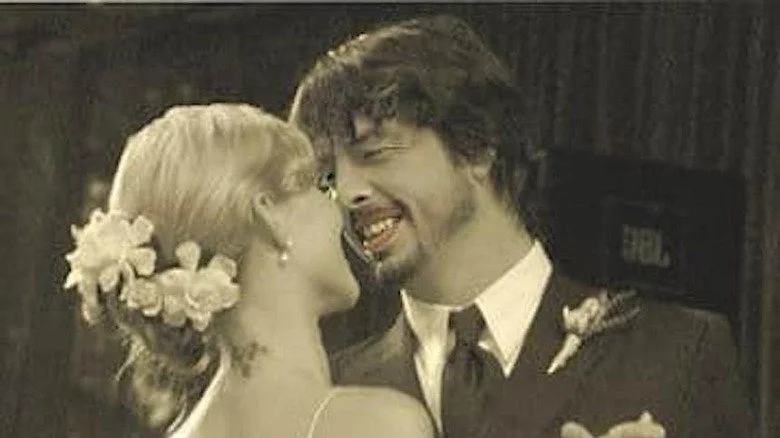 Dave Grohl dansant avec Jordyn Blum à leur mariage