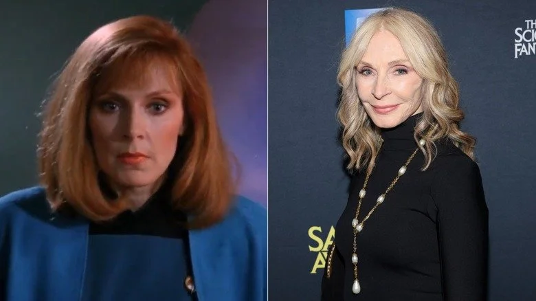 Beverly Crusher portant du bleu et Gates McFadden en noir souriant pour une photo