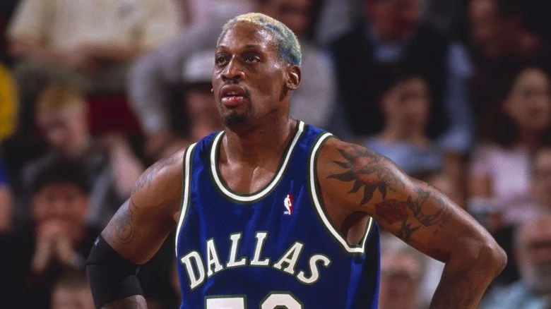 Dennis Rodman jouant pour les Dallas Mavericks