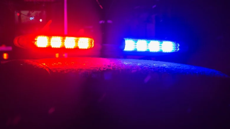 Un véhicule de police