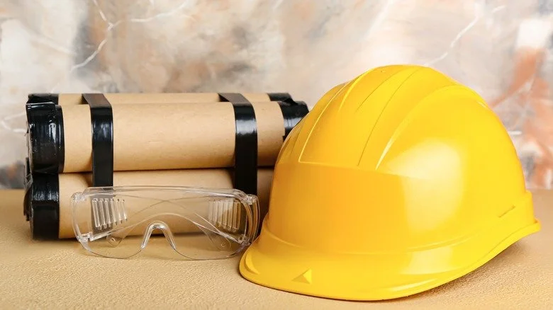 Dynamite, casque de sécurité