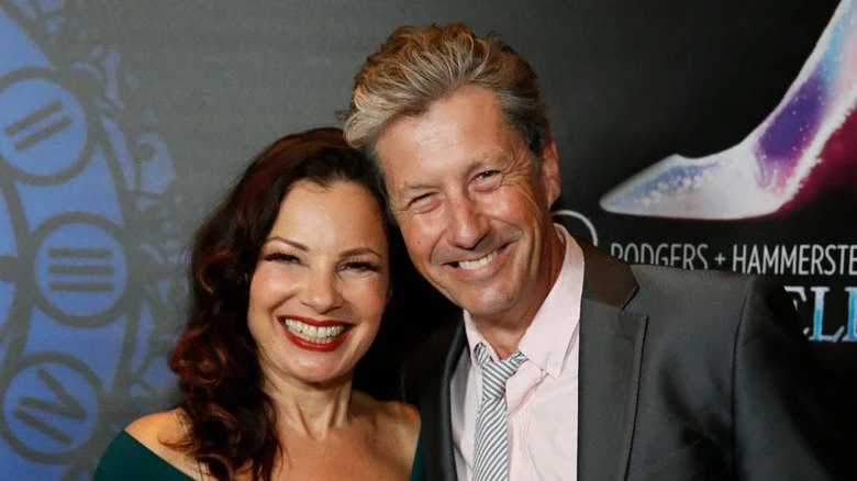 Fran Drescher et Charles Shaughnessy souriant