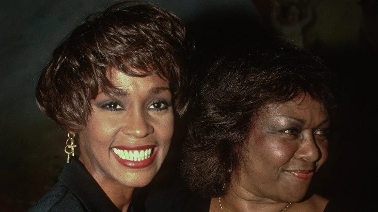 Whitney et Cissy Houston souriantes
