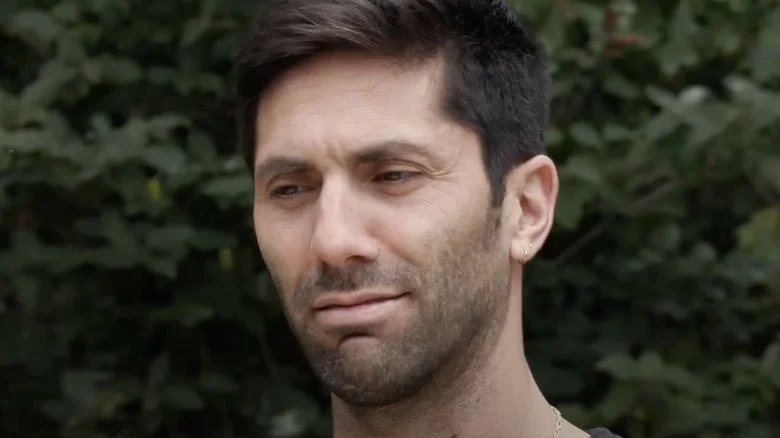 Nev Schulman, hôte de Catfish, surpris en extérieur
