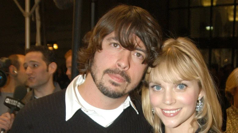 Dave Grohl et Jordyn Blum aux Man of the Year Awards en 2003