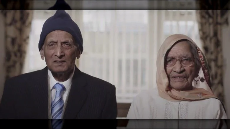 Karam et Kartari Chand donnant une interview