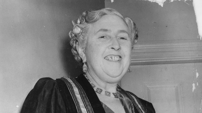 Agatha Christie souriante