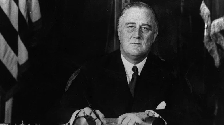 Franklin Roosevelt à son bureau