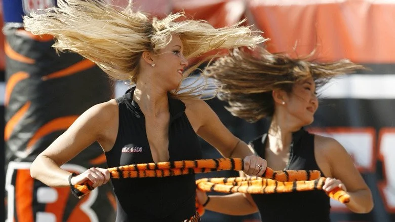 Pom-pom girls des Cincinnati Bengals dansent