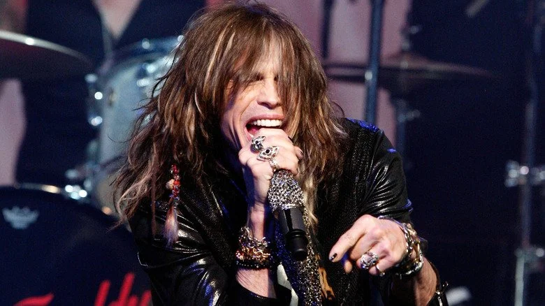 Steven Tyler chantant