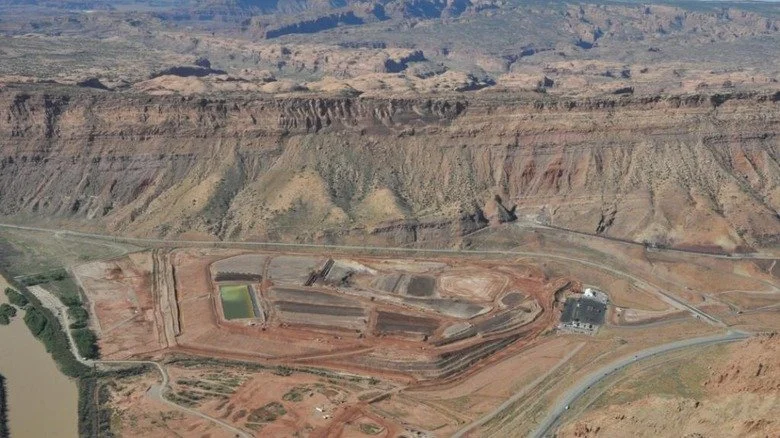 Pile de résidus de moulin à uranium à Moab