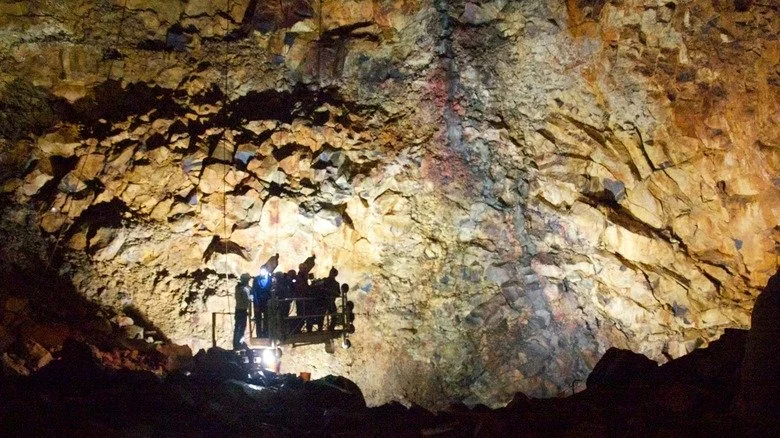 Descente dans la chambre magmatique