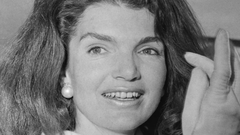 Héritiers de Jackie Kennedy Onassis : Qui reçoit son héritage ?