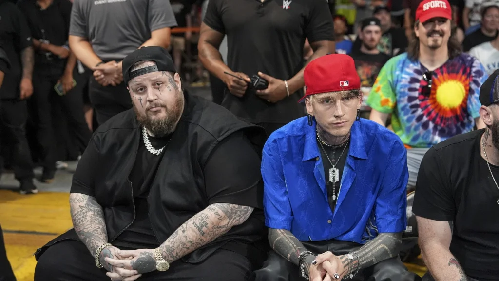 Jelly Roll et Machine Gun Kelly : De l'animosité à la collaboration