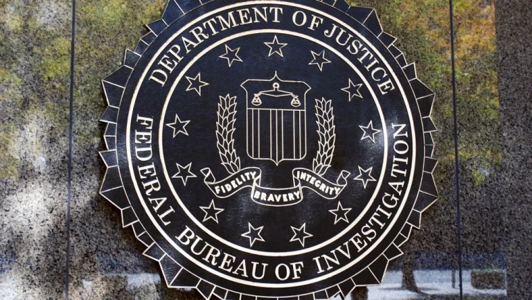 La première femme sur la liste des terroristes les plus recherchés par le FBI