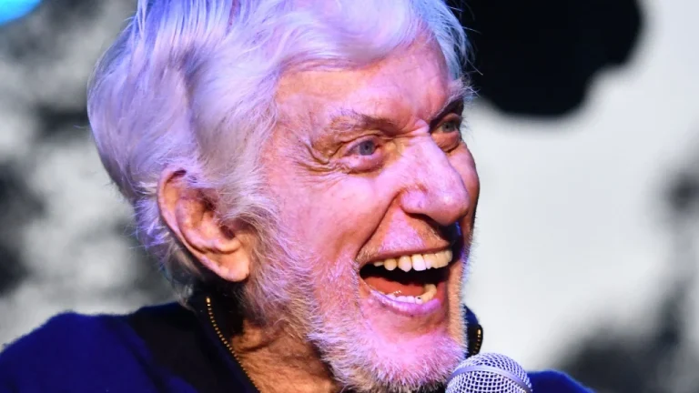 Pourquoi les parents de Dick Van Dyke ont caché son anniversaire