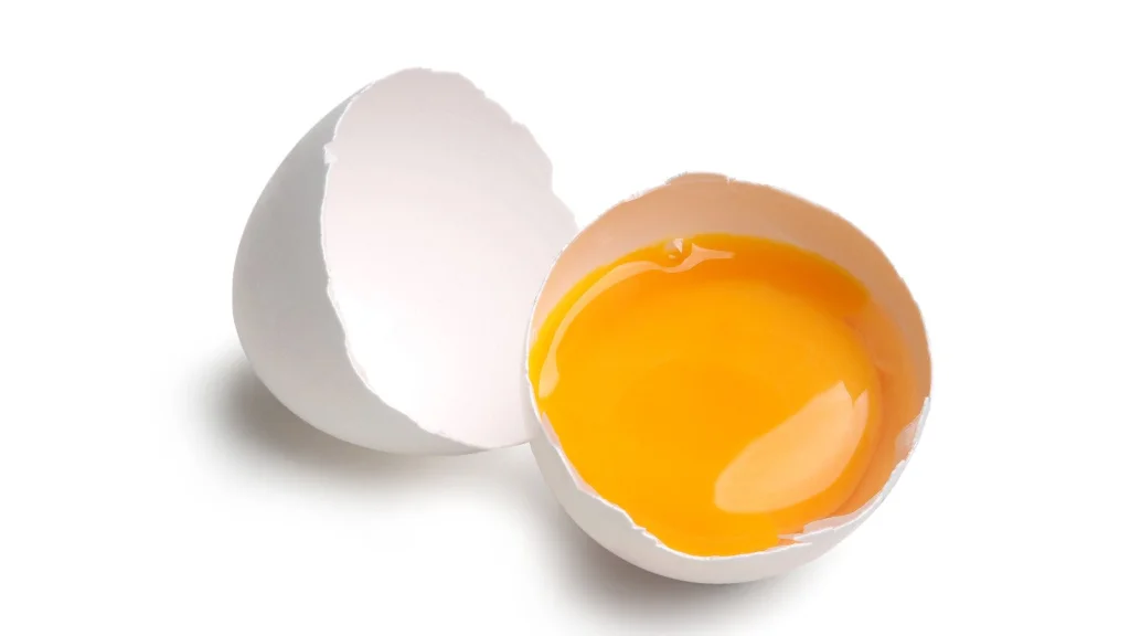 Que se passe-t-il lorsqu'on casse un œuf sous l'eau ?