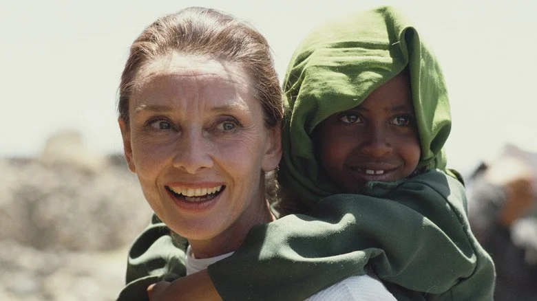 Audrey Hepburn avec un enfant