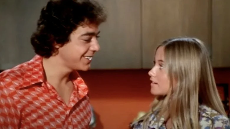 Barry Williams et Maureen McCormick dans The Brady Bunch
