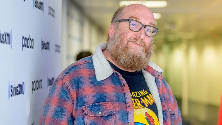 Brian Posehn posant pour une photo aux studios SiriusXM en 2020