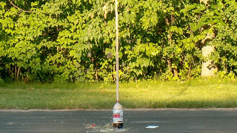 Une réaction entre Mentos et Coke