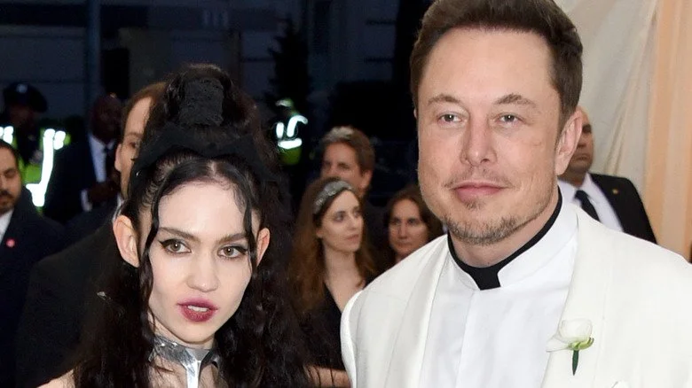 Grimes et Elon Musk souriant