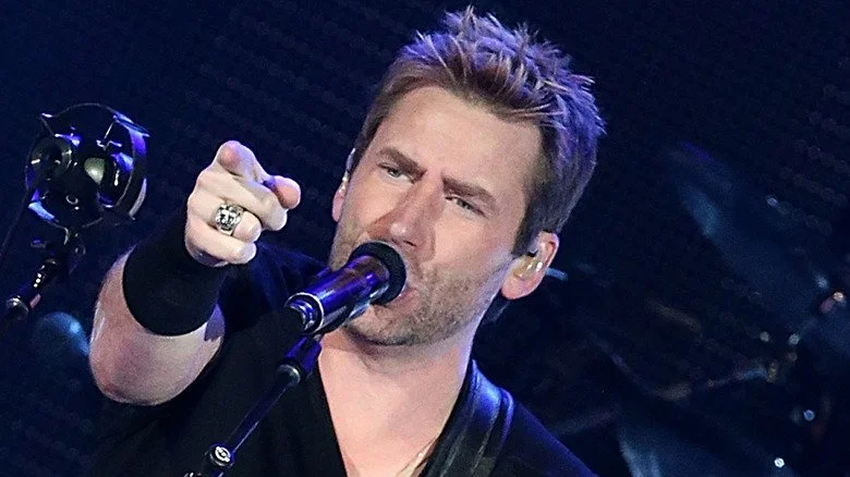 Chad Kroeger de Nickelback chantant
