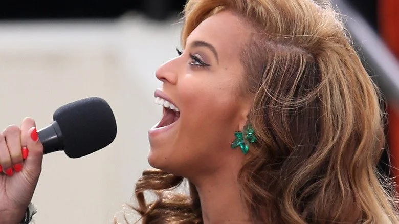 Beyoncé chante l'hymne national