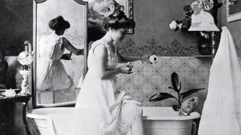 Enfant chantant dans la baignoire