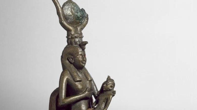 Statue de la déesse Isis