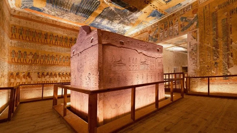 Intérieur de la tombe de Toutankhamon
