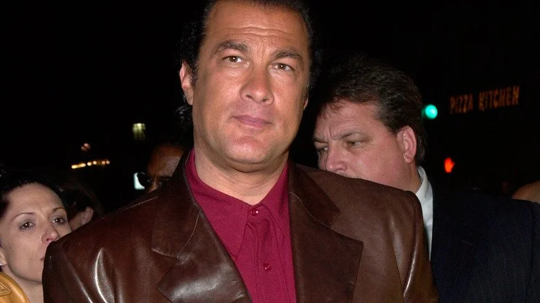 Steven Seagal en veste en cuir