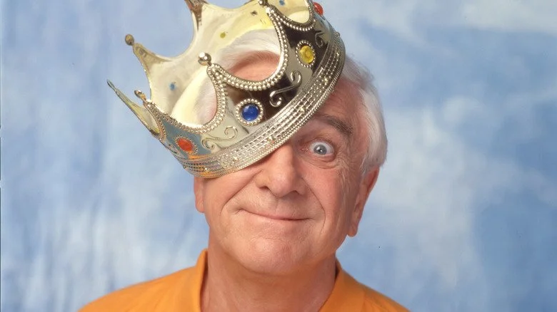 Nielsen avec une couronne sur la tête