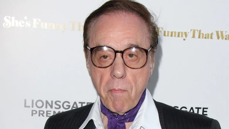 Peter Bogdanovich en écharpe et lunettes