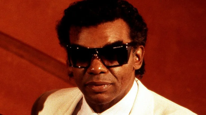 Ron Isley avec des lunettes de soleil