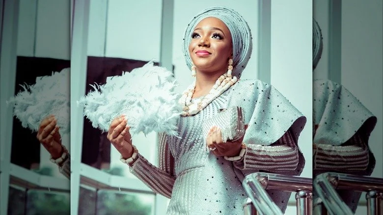 Mariée Yoruba souriante