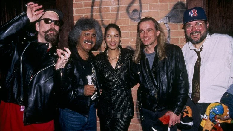 Selena Quintanilla posant pour une photo