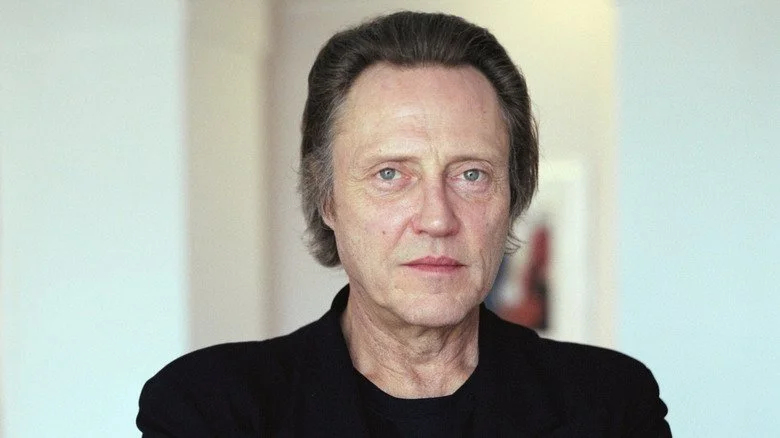 Christopher Walken les bras croisés