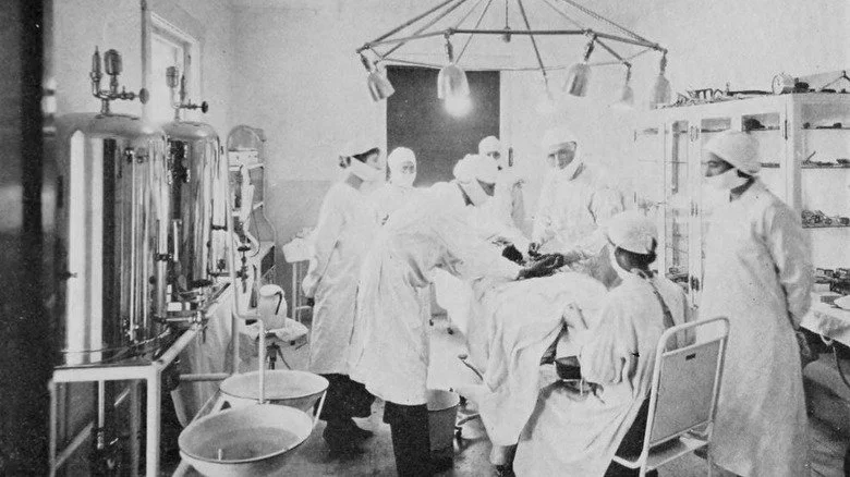Salle d'opération à l'hôpital Brinkley