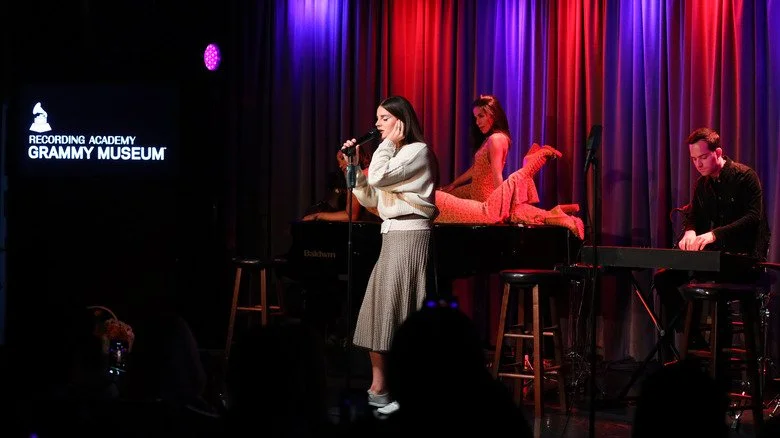 Lana Del Rey chantant