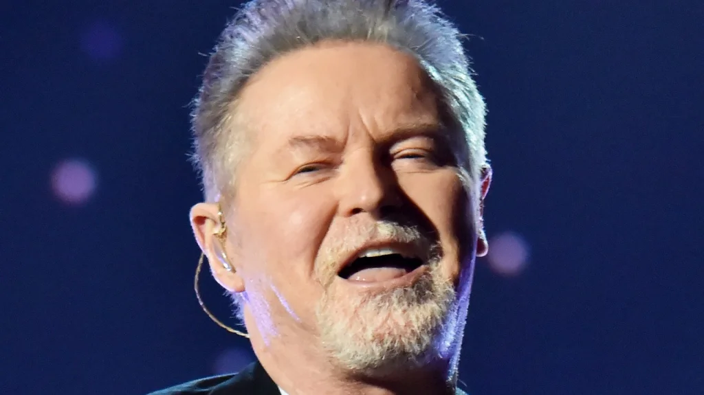Don Henley et son lit surprenant en tournée avec les Eagles
