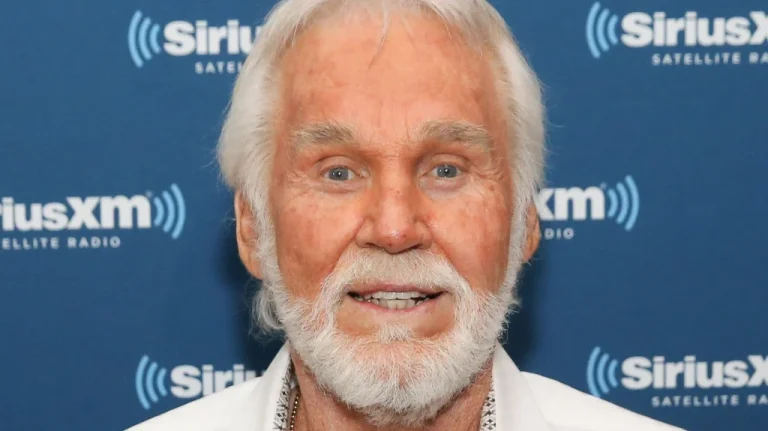 Kenny Rogers et son étrange compagnon apaisant en tournée