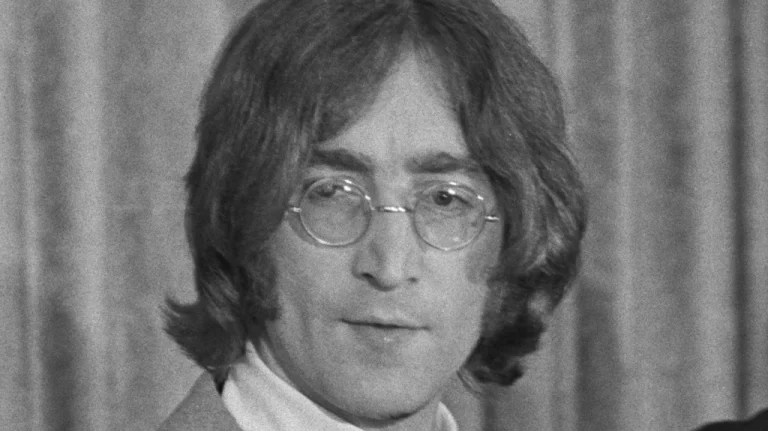 La Femme de la Chanson &lsquo;Woman&rsquo; de John Lennon Dévoilée