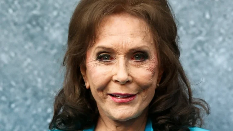 Loretta Lynn, Première Femme à Recevoir cet Honneur aux ACM Awards