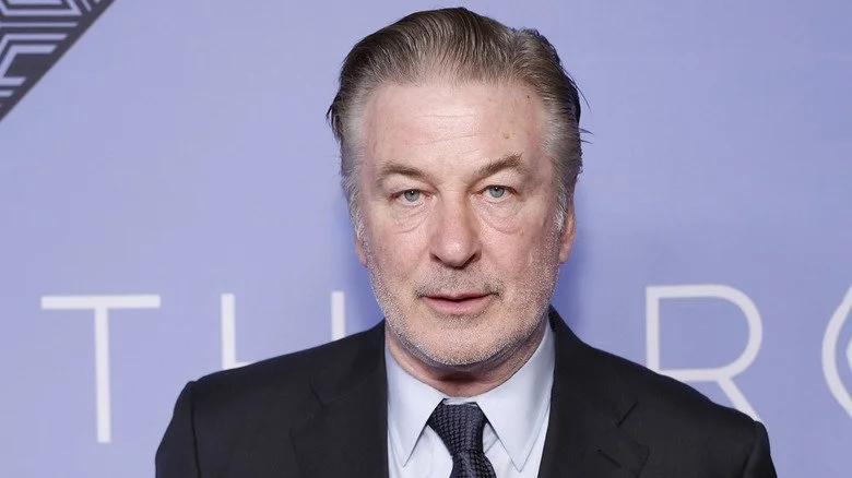 Alec Baldwin lors du Roundabout Gala en 2023 Alec Baldwin lors du Roundabout Gala en 2023