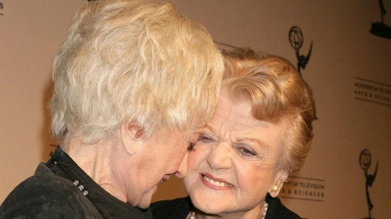 Angela Lansbury et Bea Arthur souriant