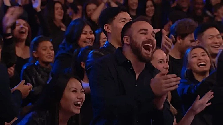 Le public d'America's Got Talent applaudit et réagit sauvagement