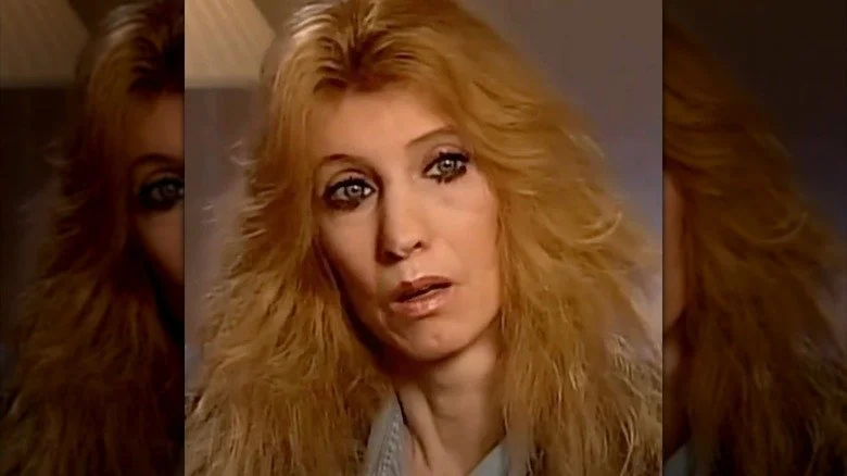 Debbie Nelson parlant lors d'une interview